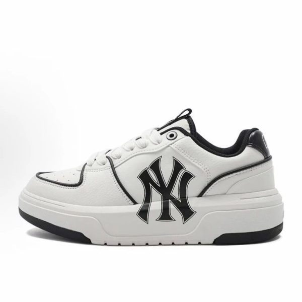 Originals MLB รองเท้ารุ่น Chunky Liner New York Yankees รองเท้าลำลอง แบบยูนิเซ็กส์ แจกถุงเท้าฟรี
